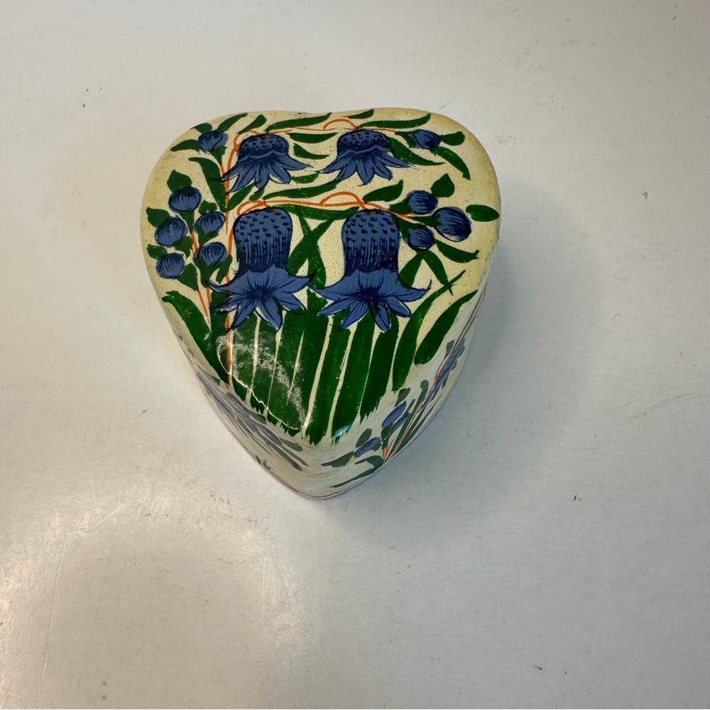 Heart Paper Mache‎ Lacquered Blue Flower Trinket Box